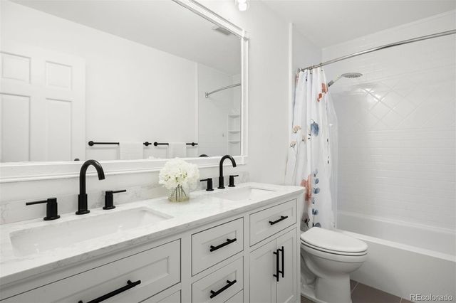 3085 E Hinsdale Avenue, Centennial, CO 80122