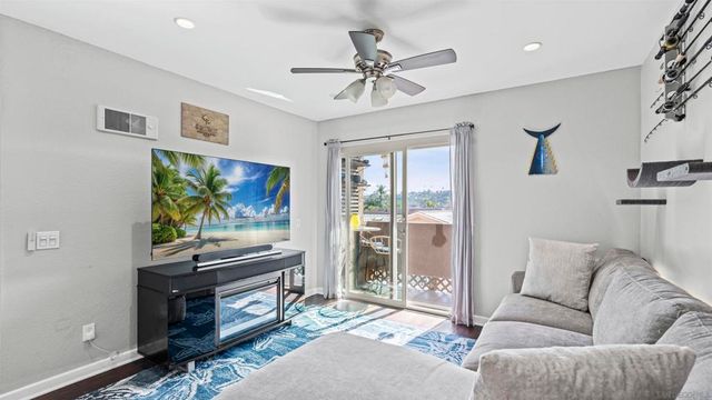 4368 Temecula St 205, San Diego, CA 92107