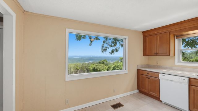 12024 Laurbrow Road, Soddy Daisy, TN 37379