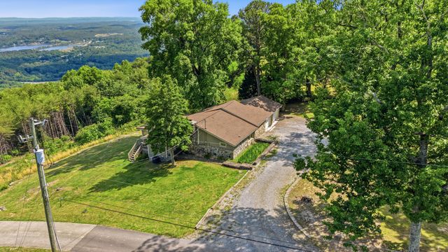 12024 Laurbrow Road, Soddy Daisy, TN 37379