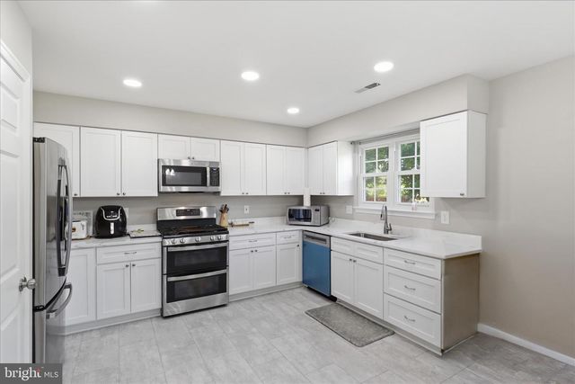 111 CONNERY TER SW, Leesburg, VA 20175