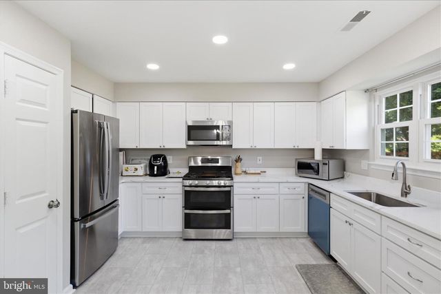 111 CONNERY TER SW, Leesburg, VA 20175