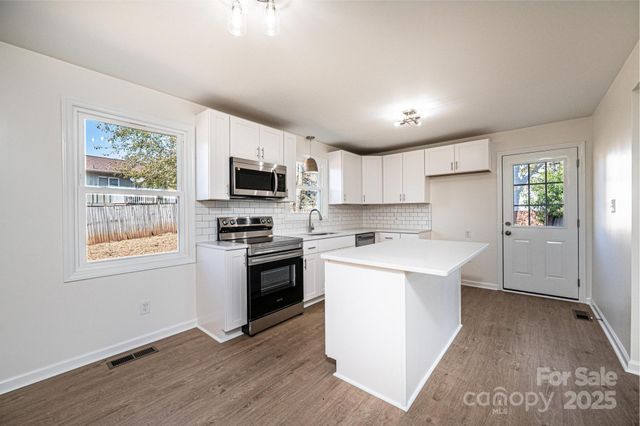 731 7th Avenue Court SE, Hickory, NC 28602