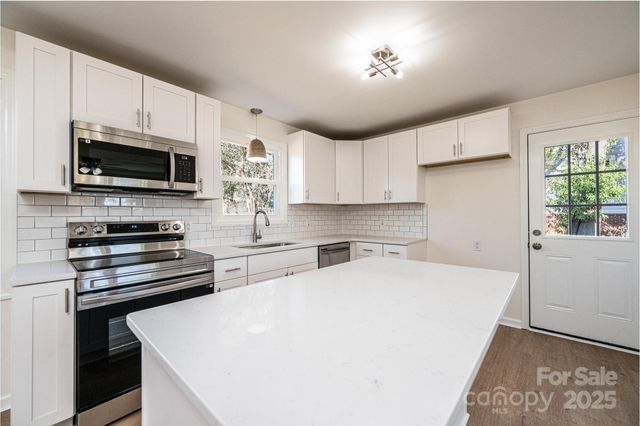 731 7th Avenue Court SE, Hickory, NC 28602