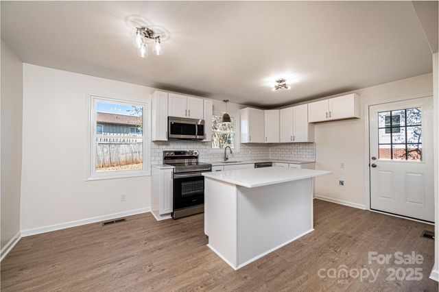 731 7th Avenue Court SE, Hickory, NC 28602