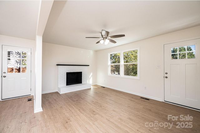 731 7th Avenue Court SE, Hickory, NC 28602