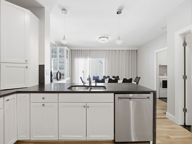 4 Wilshire Ln, Pelham, NH 03076