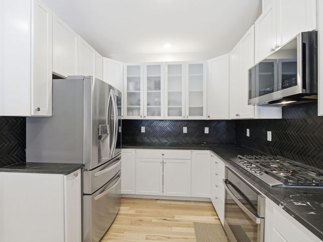 4 Wilshire Ln, Pelham, NH 03076