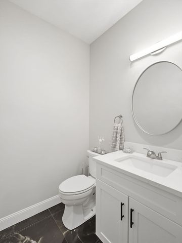 4 Wilshire Ln, Pelham, NH 03076