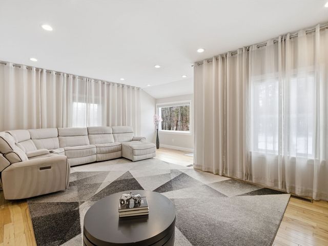 4 Wilshire Ln, Pelham, NH 03076