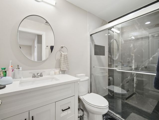 4 Wilshire Ln, Pelham, NH 03076