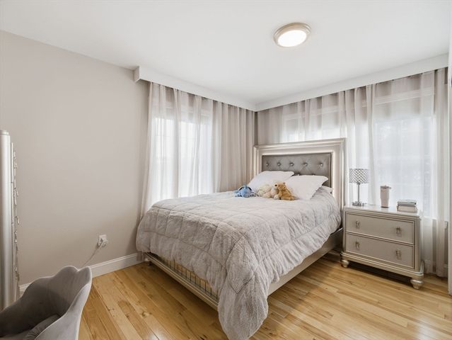 4 Wilshire Ln, Pelham, NH 03076