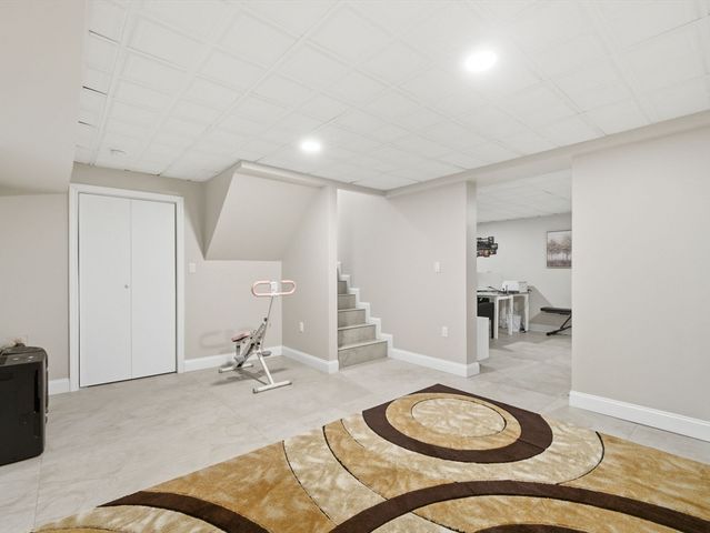 4 Wilshire Ln, Pelham, NH 03076