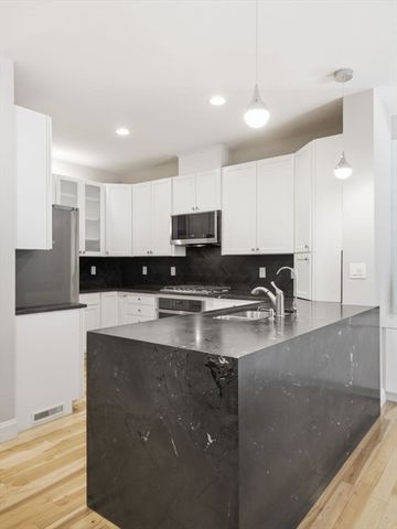 4 Wilshire Ln, Pelham, NH 03076