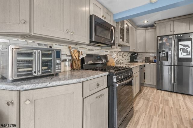 484 Raritan Rd, Roselle Boro, NJ 07203
