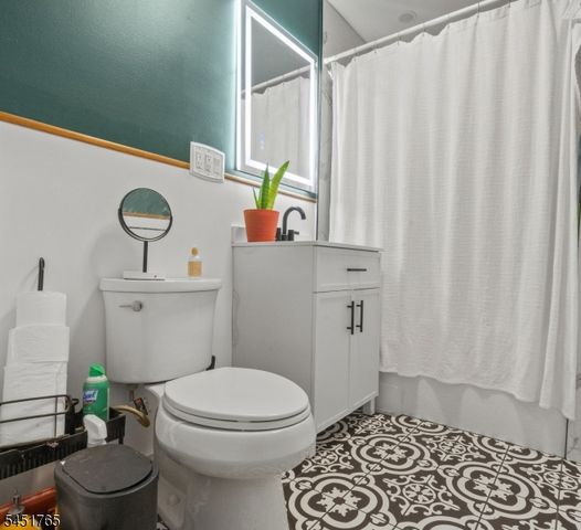 484 Raritan Rd, Roselle Boro, NJ 07203