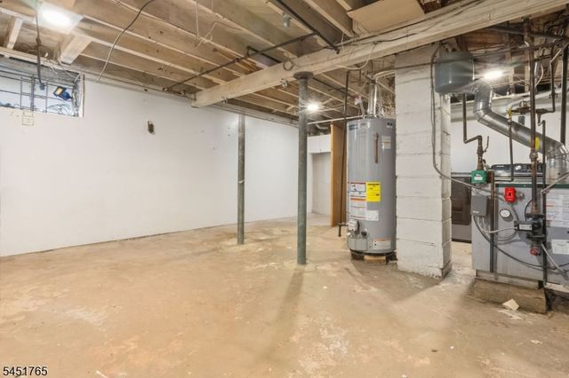 484 Raritan Rd, Roselle Boro, NJ 07203