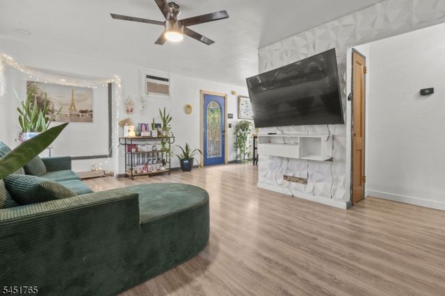 484 Raritan Rd, Roselle Boro, NJ 07203