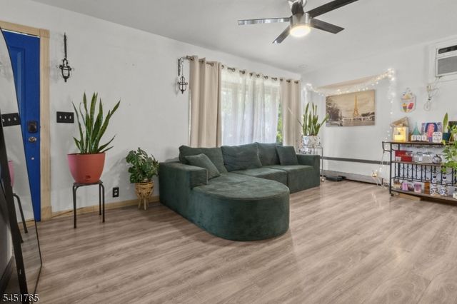 484 Raritan Rd, Roselle Boro, NJ 07203