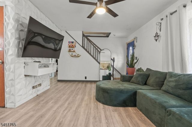 484 Raritan Rd, Roselle Boro, NJ 07203