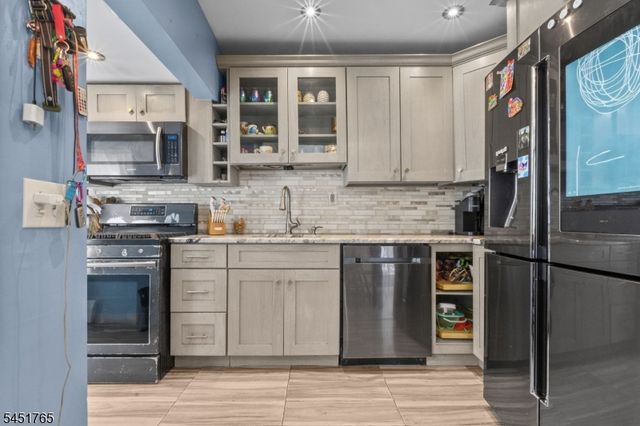 484 Raritan Rd, Roselle Boro, NJ 07203
