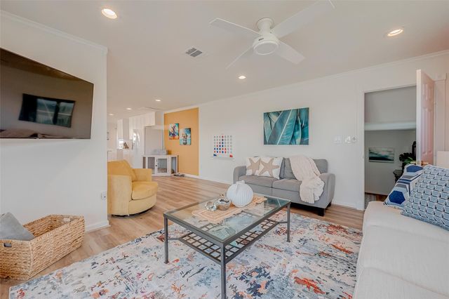 510 Surf Oaks Drive, Seabrook, TX 77586