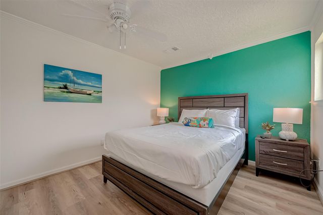 510 Surf Oaks Drive, Seabrook, TX 77586