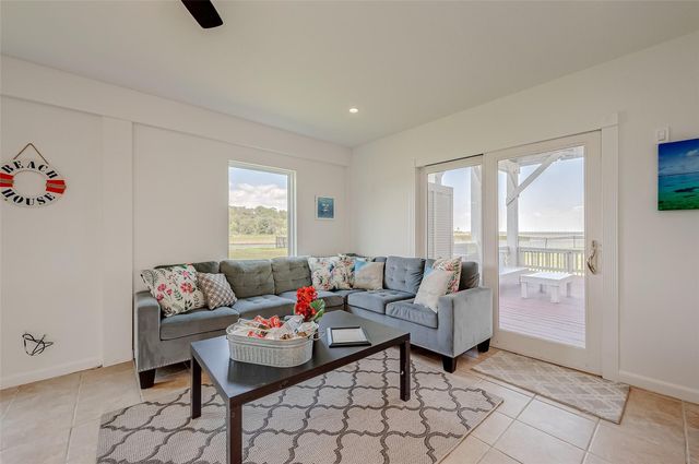 510 Surf Oaks Drive, Seabrook, TX 77586