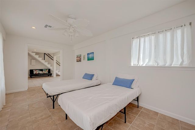 510 Surf Oaks Drive, Seabrook, TX 77586