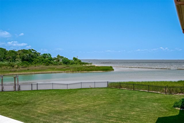 510 Surf Oaks Drive, Seabrook, TX 77586