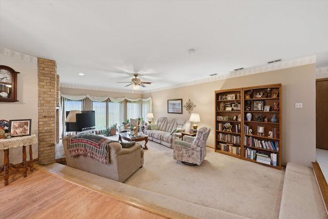 1026 S Schoolhouse Road, New Lenox, IL 60451
