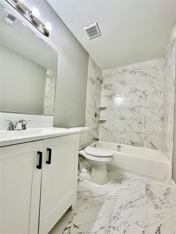 10210 Ashville Drive, Houston, TX 77051