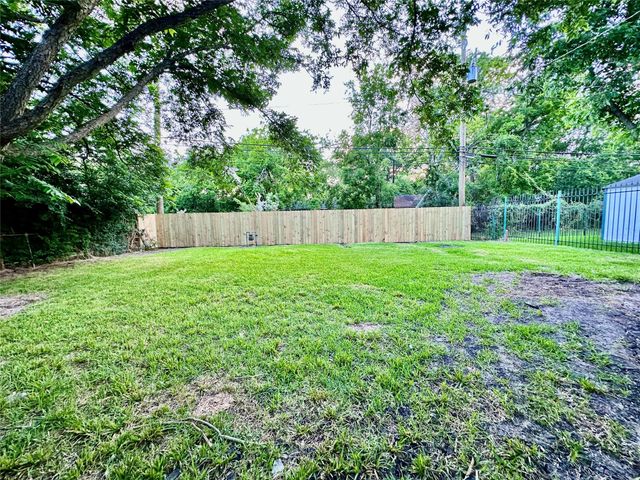 10210 Ashville Drive, Houston, TX 77051