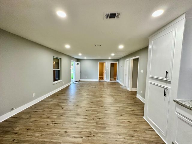 10210 Ashville Drive, Houston, TX 77051