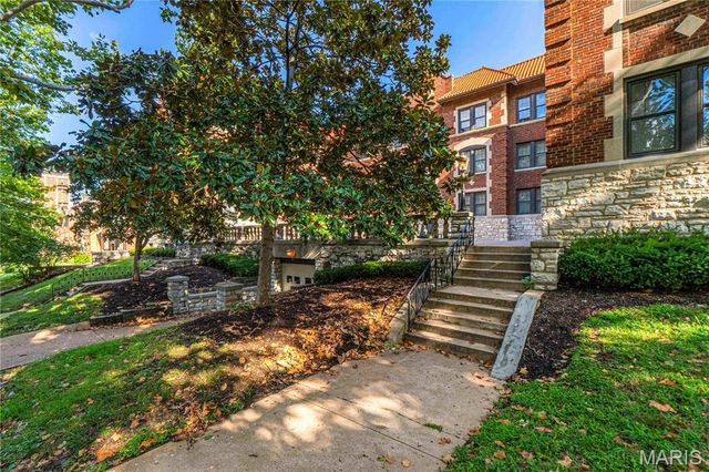 7521 Buckingham Drive 3W, St Louis, MO 63105