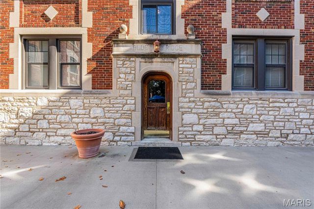 7521 Buckingham Drive 3W, St Louis, MO 63105