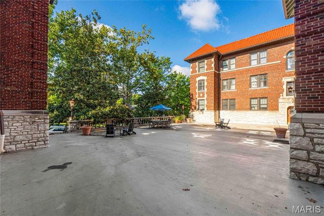 7521 Buckingham Drive 3W, St Louis, MO 63105