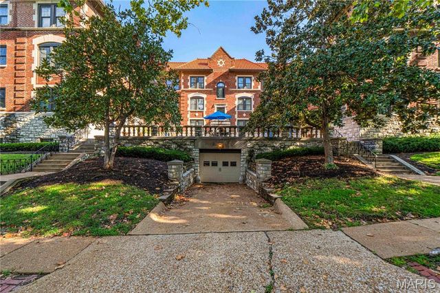 7521 Buckingham Drive 3W, St Louis, MO 63105