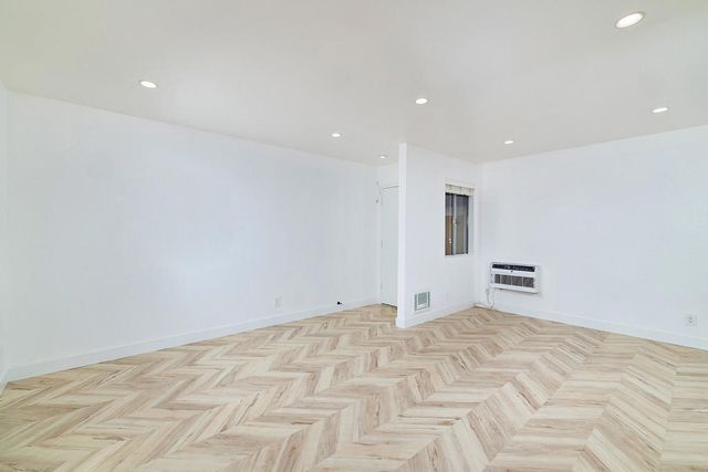 8015 Caminito De Pizza E, San Diego, CA 92108