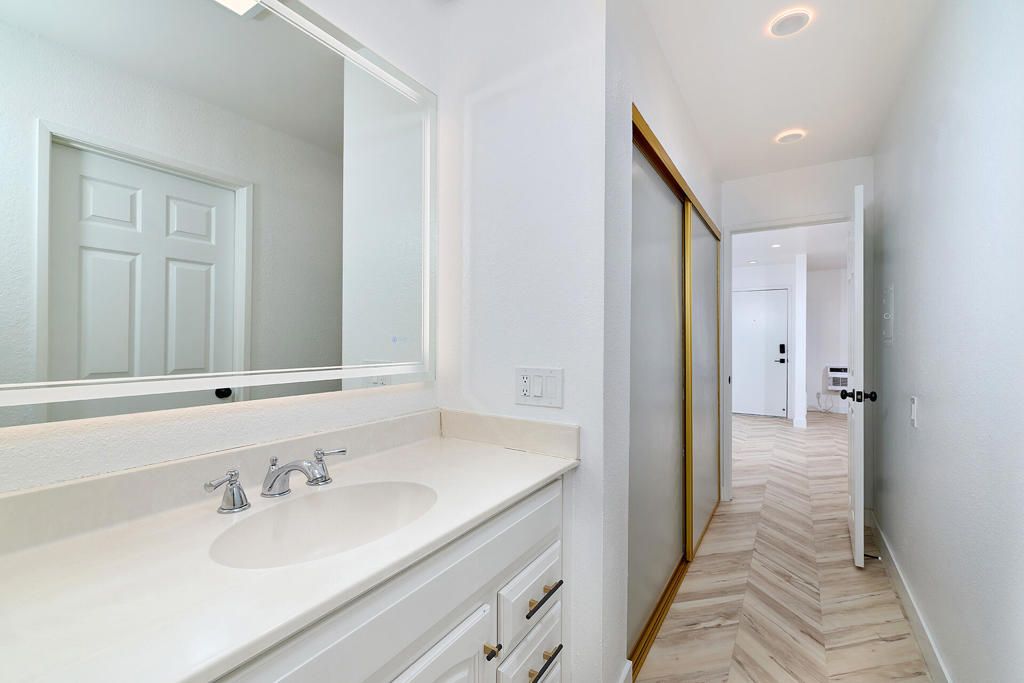 Image 12 of property listing at 8015 Caminito De Pizza E, San Diego, CA 92108