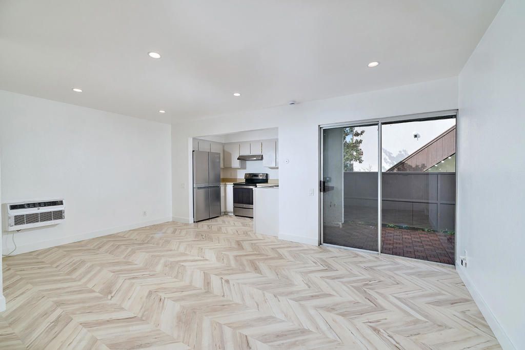 Image 5 of property listing at 8015 Caminito De Pizza E, San Diego, CA 92108