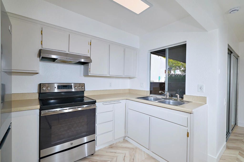 Image 9 of property listing at 8015 Caminito De Pizza E, San Diego, CA 92108