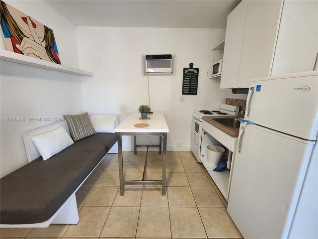 315 Walnut St 2, Hollywood, FL 33019