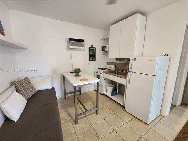315 Walnut St 2, Hollywood, FL 33019