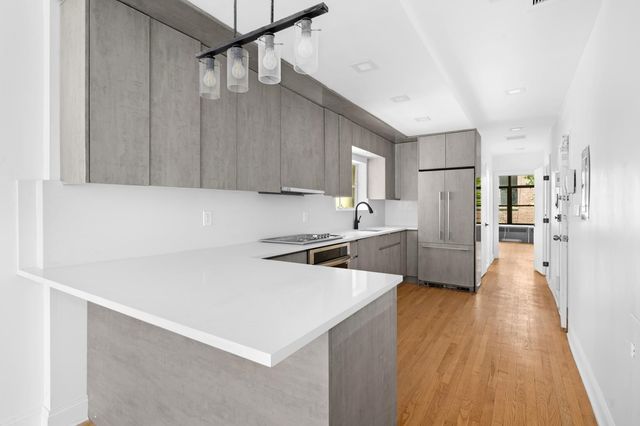 33 W 9th Street, New York City, NY 10011