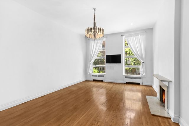 33 W 9th Street, New York City, NY 10011