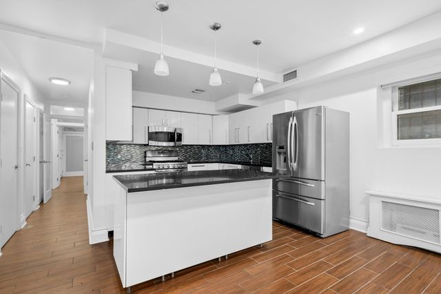 33 W 9th Street, New York City, NY 10011