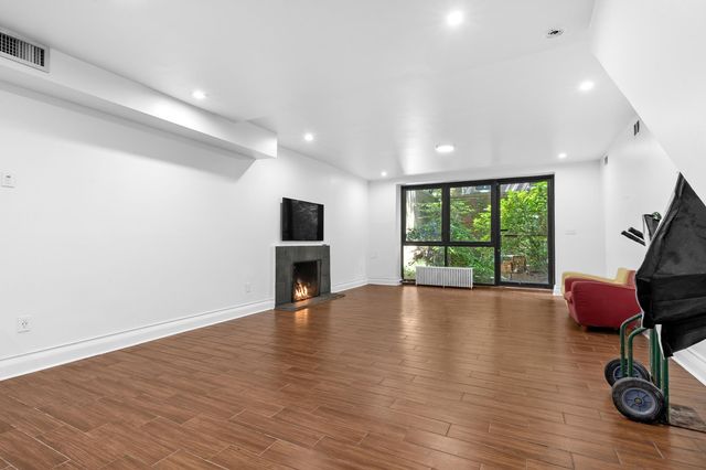 33 W 9th Street, New York City, NY 10011