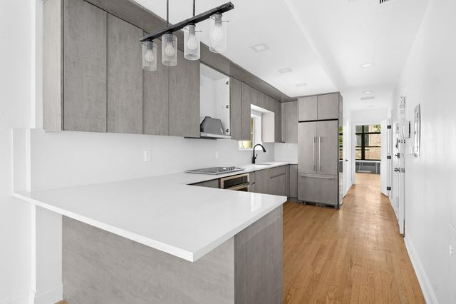 33 W 9th Street, New York City, NY 10011