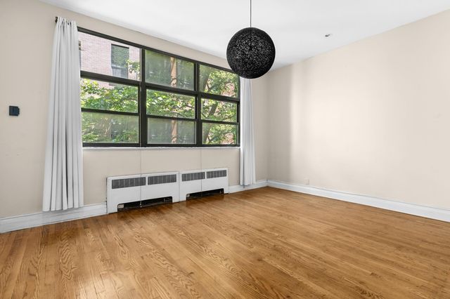 33 W 9th Street, New York City, NY 10011